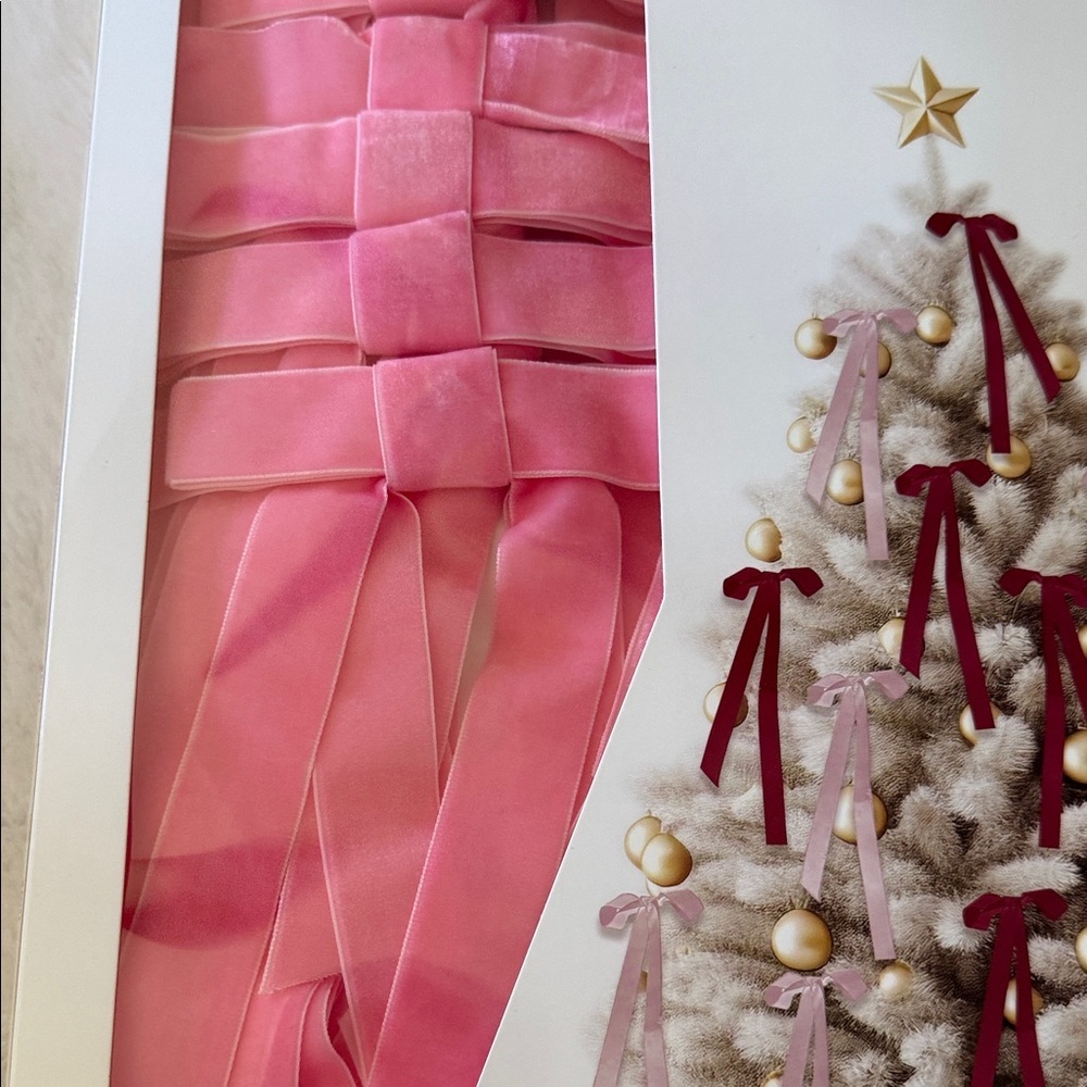 Dabney Lee Christmas 12 piece pre-tied bows with clip 🎀 - Picture 2 of 7